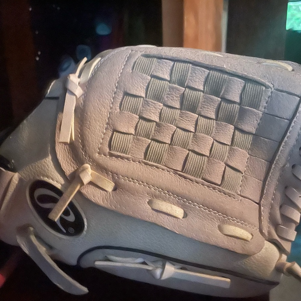 Rawlings Softball Glove- like new- white/grey/black color (R throw/ L catch)